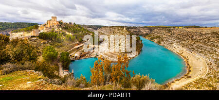 Beeindruckende mittelalterliche Burg, Panoramaaussicht, Alarcon, Spanien. Stockfoto