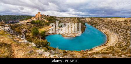 Beeindruckende mittelalterliche Burg, Panoramaaussicht, Alarcon, Spanien. Stockfoto