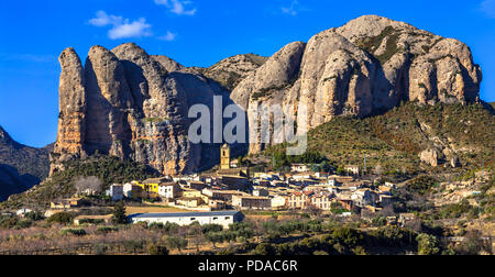 Einmalige Felsen in Mallos de Aguero, Panoramaaussicht, Spanien. Stockfoto