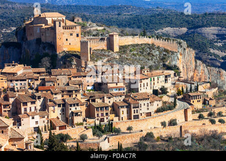 Wunderschöne mittelalterliche Dorf Alquezar, Panoramaaussicht, Spanien. Stockfoto