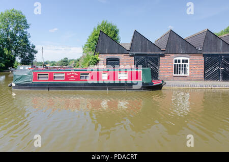 Neue tardebiige Wharf auf der Worcester und Birmingham Canal an Tardebigge in Worcester. Der 30 lock Flug ist die längste in Großbritannien. Stockfoto