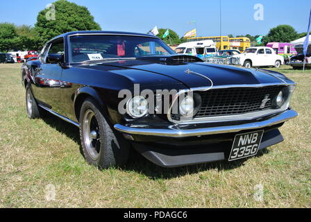 A 1966 Ford Mustang bis auf Torbay Steam Fair, Churston, Devon, England, UK geparkt Stockfoto