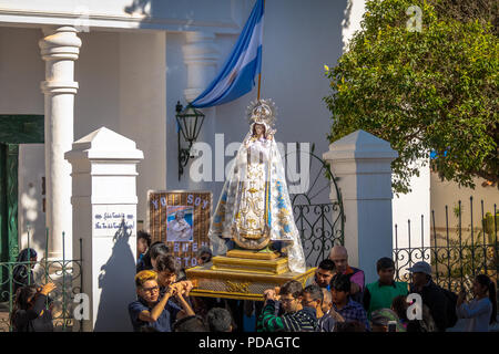 Jungfrau von Candelaria Jungfrau Statue, die Prozession - Humahuaca, Jujuy, Argentinien Stockfoto