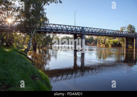 Brücke über den Murray River zwischen Wahgunyah, Victoria und Corowa, NSW. Stockfoto