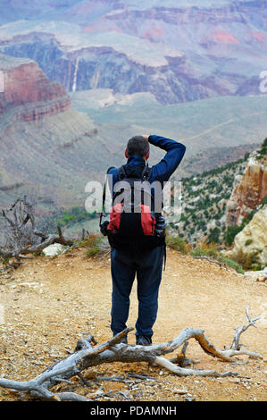 Der Mensch ein Bild von der Grand Canyon vom South Rim. Stockfoto