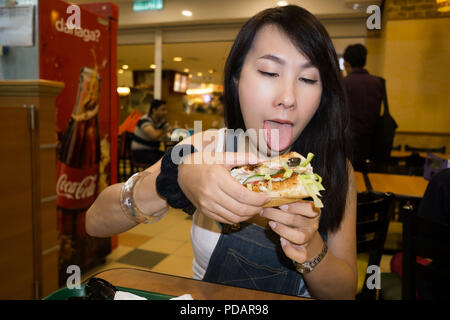 Kuala Lumpur, 16. Feb 2016: Irene portrait Shooting in Malaysia, ist sie ein Thai Girl, Bezaubernd, charmantes und voller Energie. Eine schöne Dame mein zu werden Stockfoto