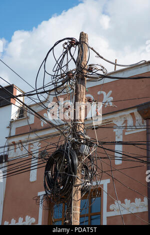 Elektrische Kabel, Altstadt, Prizen, Republik Kosovo, Balkan Halbinsel Stockfoto