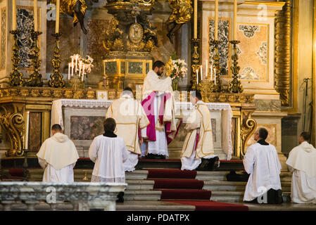 Rom - 7. September 2017 - Feier der Heiligen Messe vetus ordo, Masse in Lateinamerika, in den Tagen der Pilgerfahrt Summorum pontificum zehnjährige. Stockfoto