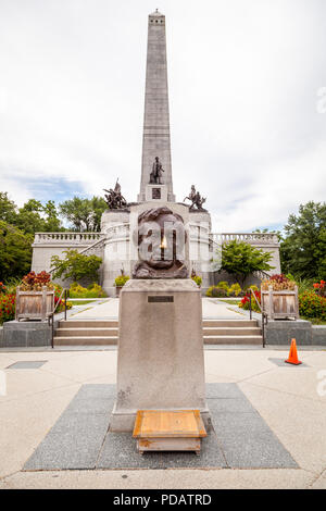 Obelisk von Präsident Abraham Lincoln's Grab in Springfield, Illinois. Stockfoto