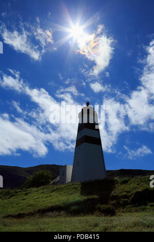 Mitternachtssonne über Alnes Leuchtturm, Godoy Insel, Alesund Stadt, Mehr og Romsdal County, Norwegen Stockfoto