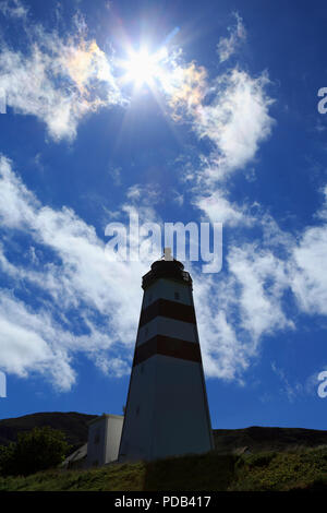 Mitternachtssonne über Alnes Leuchtturm, Godoy Insel, Alesund Stadt, Mehr og Romsdal County, Norwegen Stockfoto