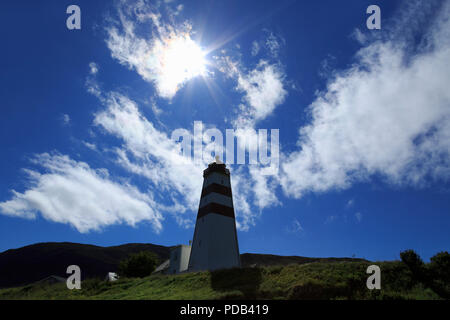 Mitternachtssonne über Alnes Leuchtturm, Godoy Insel, Alesund Stadt, Mehr og Romsdal County, Norwegen Stockfoto