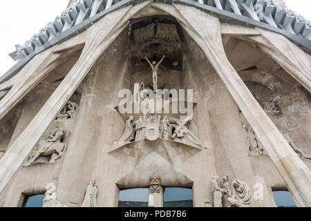 Streng und einfache Leidenschaft Fassade der Sagrada Familia in Barcelona, Spanien. Die Passion Christi, das Leiden Jesu während seiner Cr gewidmet Stockfoto