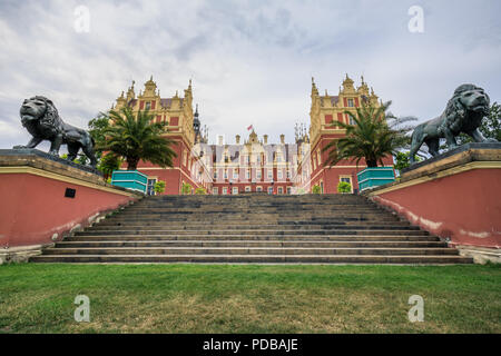 Schönen roten Schloss von Fürst Pückler in Bad Muskau Deutschland Stockfoto