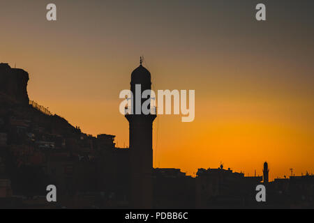 Sunrise Landschaft auf die Altstadt von Mardin City, eine beliebte Stadt für Einheimische und Touristen und im Südosten der Türkei. Stockfoto