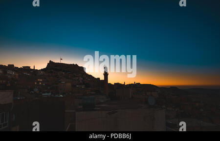 Sunrise Landschaft auf die Altstadt von Mardin City, eine beliebte Stadt für Einheimische und Touristen und im Südosten der Türkei. Stockfoto