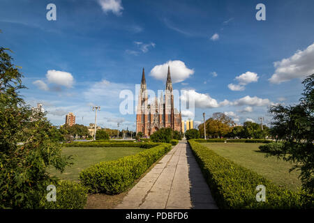 La Plata Kathedrale und der Plaza Moreno - La Plata, Provinz Buenos Aires, Argentinien Stockfoto