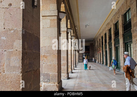 Arcade, an der Plaza Nueva o Berria Plaza, Altstadt (Casco Viejo), Bilbao, Spanien Stockfoto