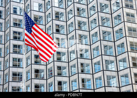 Miami Florida, Biscayne Boulevard, Southeast Financial Center, Southeast, Center, Wolkenkratzer, Fenster, Flagge, Symmetrie, Formen, Quadrate, sich wiederholendes Muster, Gebäude Stockfoto