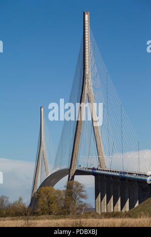 Die Pont de Normandie Schrägseilbrücke über Seine zwischen Honfleur und Le Havre in der Normandie, Frankreich Stockfoto