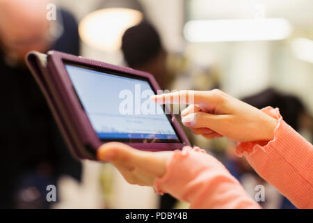 Geschäftsfrau mit digital-Tablette hautnah Stockfoto