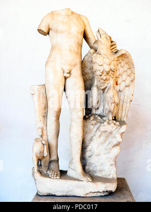 Statue von Ganymed mit dem Adler thront auf einem Stein. Luni Marmor Anfang des 3. Jahrhunderts, in der Via Prenestina unter die Reste einer Villa - Nationalen Römischen Museum - die Bäder von Diocletian - Rom, Italien gefunden Stockfoto