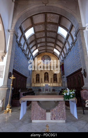 Bemalte Zinn - glasierte Keramik, Azulejos, der Altar in der Kathedrale von Faro, Sé, Faro, Algarve, Portugal Stockfoto