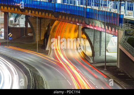 Das Auto Licht Wanderwege in der Stadt Stockfoto