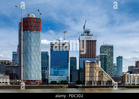 Neubau in Canary Wharf, London, England Stockfoto