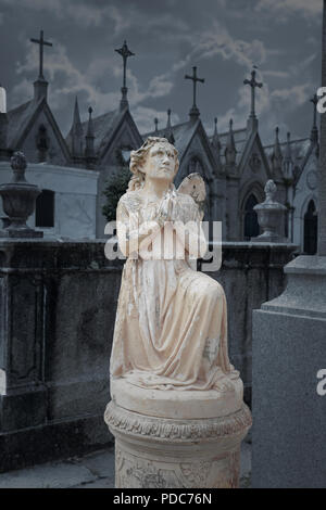 Die so genannte Engel der Nacht aus einer alten europäischen Friedhof Stockfoto