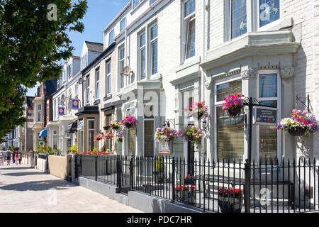 Pensionen am Ocean Road, South Shields, Tyne und Wear, England, Vereinigtes Königreich Stockfoto