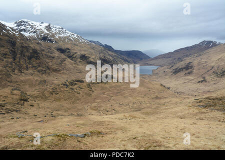 Der Wanderweg entlang des Tals von Inverie auf Kinloch Hourn in die schottischen Highlands, Knoydart Halbinsel im Nordwesten von Schottland, Großbritannien. Stockfoto