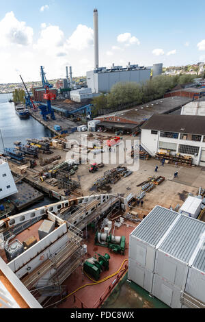 Flensburg, Deutschland. 03 Mai, 2018. Auf dem Gelände der FSG-Werft (Flensburger Schiffbau-Gesellschaft mbH & Co.KG) mit dem Flensburger KWK-Anlage im Hintergrund. Quelle: Markus Scholz/dpa/Alamy leben Nachrichten Stockfoto