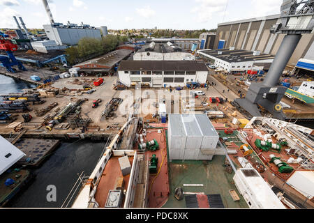 Flensburg, Deutschland. 03 Mai, 2018. Auf dem Gelände der FSG-Werft (Flensburger Schiffbau-Gesellschaft mbH & Co.KG) mit dem Flensburger KWK-Anlage im Hintergrund. Quelle: Markus Scholz/dpa/Alamy leben Nachrichten Stockfoto