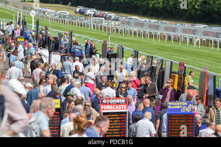 Brighton UK 8. August 2018 - Buchmacher im Brighton Rennen Marathonbet Festival der Racing Marstons öffnung Tag: Simon Dack/Alamy leben Nachrichten Stockfoto