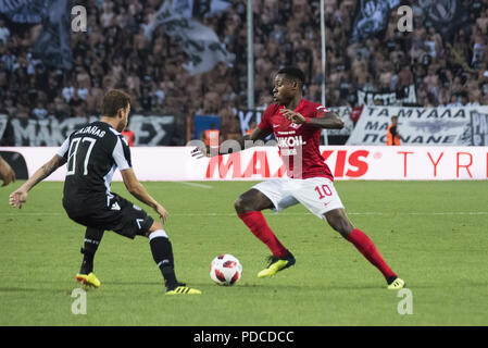 Thessaloniki, Griechenland. 8 Aug, 2018. Spartak Moskau FC player Quincy Promes (Rechts) in Aktion bei einem Match zwischen PAOK FC und Spartak Moskau FC. PAOK FC FC Spartak Moskau für die dritte Qualifikationsrunde der UEFA Champions League, an der nördlichen griechischen Stadt Thessaloniki. Credit: Giannis Papanikos/ZUMA Draht/Alamy leben Nachrichten Stockfoto