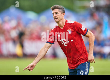 Rottach Egern, August 08, 2018 Robert Lewandowski, FCB 9 halbe Größe, Porträt, Gestikulieren, geben Anweisungen, Aktion, Bild, Geste, Gestik, Bewegung, zeigen, interpretieren, Mimik, FC Bayern München - FC Rottach-Egern 20-2 Test Match im Trainingscamp zur Vorbereitung Saison 2018/2019, 8. August 2018 in Rottach-Egern, Tegernsee, Deutschland. © Peter Schatz/Alamy leben Nachrichten Stockfoto