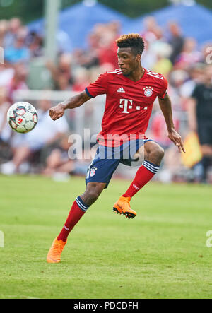 Rottach Egern, August 08, 2018 Kingsley COMAN, FCB 29 Antriebe, die Kugel, Aktion steuert, in voller Größe, Single Action mit Kugel, vollen Körper, ganze Zahl, Ausschnitt, einzelne Schüsse, Kugel Behandlung, Pick-up, Kopfzeile, Ausschneiden, FC Bayern München - FC Rottach-Egern 20-2 Test Match im Trainingscamp zur Vorbereitung Saison 2018/2019, 8. August 2018 in Rottach-Egern, Tegernsee, Deutschland. © Peter Schatz/Alamy leben Nachrichten Stockfoto