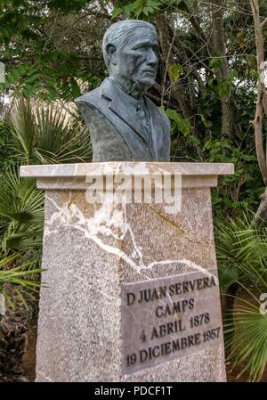 Insel Mallorca, Spanien. 18 Okt, 2004. Eine Büste von D Juan Severa Camps einen Tourismus Pionier auf der spanischen Insel Palma de Mallorca (Mallorca) und Gründer der unterirdischen Höhlen von Drach (Drachenhöhlen), eine touristische Attraktion. Mallorca ist ein beliebtes Reise- und Urlaubsziel im westlichen Mittelmeer. Credit: Arnold Drapkin/ZUMA Draht/Alamy leben Nachrichten Stockfoto