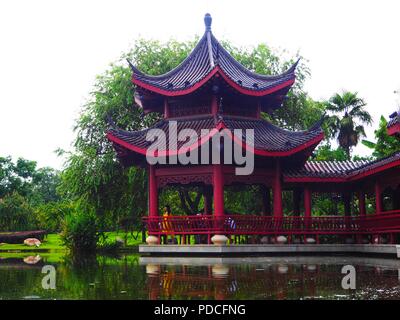 Changsha, Changsha, China. 9 Aug, 2018. Changsha, CHINA - Xi'an ist die Hauptstadt und die bevölkerungsreichste Stadt der Provinz Hunan im Süden zentralen Teil der Volksrepublik China. Xi'an ist eine berühmte historische und kulturelle Stadt mit einer Geschichte umfasst mehr als 3.000 Jahren. Changsha ist bekannt als die Hauptstadt von Changsha, in der Han Dynastie (206 v. Chr. Ã¢â'¬' 220 AD), und die Hauptstadt der Chu Zustand (907 Ã¢â'¬ 951) in den Zehn Königreiche. 1904, Changsha wurde für den Außenhandel geöffnet, und eine große Zahl der Europäer und Amerikaner ließen sich dort nieder. Changsha wurde die Website o Stockfoto