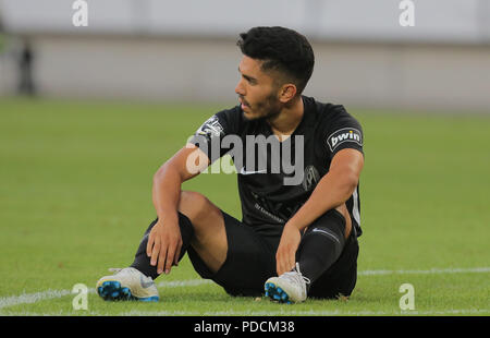 Duisburg, Deutschland. 08 Aug, 2018. Duisburg, Deutschland, 8. August 2018, 3.Liga Spieltag 3, KFC Uerdingen 05 vs SV Meppen: Hassan Amin (SVM) niedergeschlagen. Credit: Jürgen Schwarz/Alamy leben Nachrichten Stockfoto