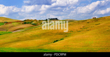 Beeindruckende Herbst Landschaft, Panoramaaussicht, in der Toskana, Italien. Stockfoto