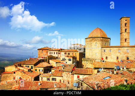 Schöne Volterra Dorf, Panoramaaussicht, in der Toskana, Italien. Stockfoto