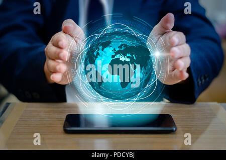 Smart Phones und Globus Verbindungen gelegentlich Communication world Internet Geschäft Leute drücken Sie das Telefon im Internet zu kommunizieren. Leerzeichen setzen Mess Stockfoto