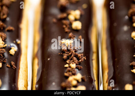 Die bunten eclairs im L'Eclair de Genie in Paris, Frankreich Stockfoto