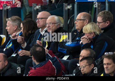 König Carl XVI Gustaf von Schweden watching US-Team vs Team Schweden konkurrieren in der Curling Spiel mit der Goldmedaille bei den Olympischen Winterspielen PyeongChang 2018 Stockfoto