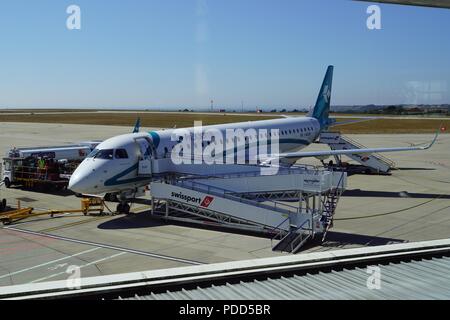 I-adjp Embraer 195 der Air Dolomiti bei Jersey Airport Stockfoto