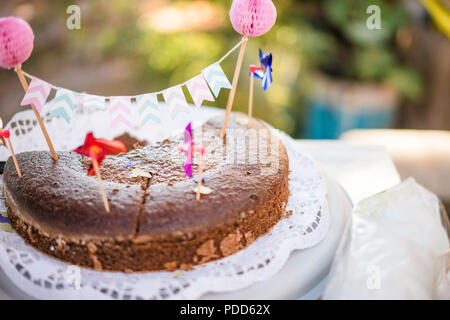 Schokolade Kuchen für die Partei mit Kopie eingerichtet Stockfoto