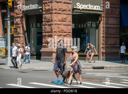 Ein Spektrum, das Einzelhandelsgeschäft in der Noho Nachbarschaft von New York am Samstag, 28. Juli 2018. Der New York Public Service Commission wurde widerrufen die Charta der Spectrum, nachdem es die Bestimmung hat, seinen Verpflichtungen in der Fusion mit Time Warner Kabel erforderlich, nicht erfüllt. (© Richard B. Levine) Stockfoto