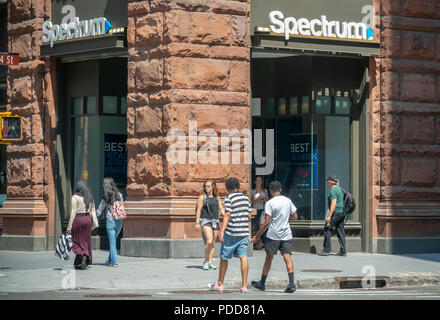 Ein Spektrum, das Einzelhandelsgeschäft in der Noho Nachbarschaft von New York am Samstag, 28. Juli 2018. Der New York Public Service Commission wurde widerrufen die Charta der Spectrum, nachdem es die Bestimmung hat, seinen Verpflichtungen in der Fusion mit Time Warner Kabel erforderlich, nicht erfüllt. (Â© Richard B. Levine) Stockfoto